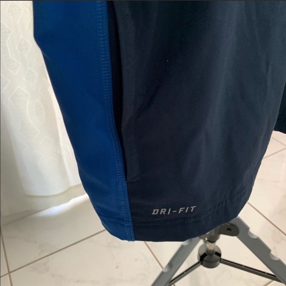 BNWOT Nike thin jacket - Picture 3 of 5